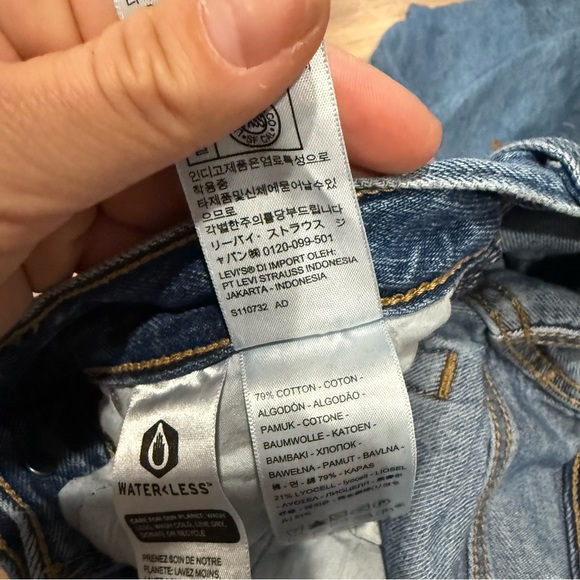 Levi’s High Loose Flare Jean - Picture 11 of 11